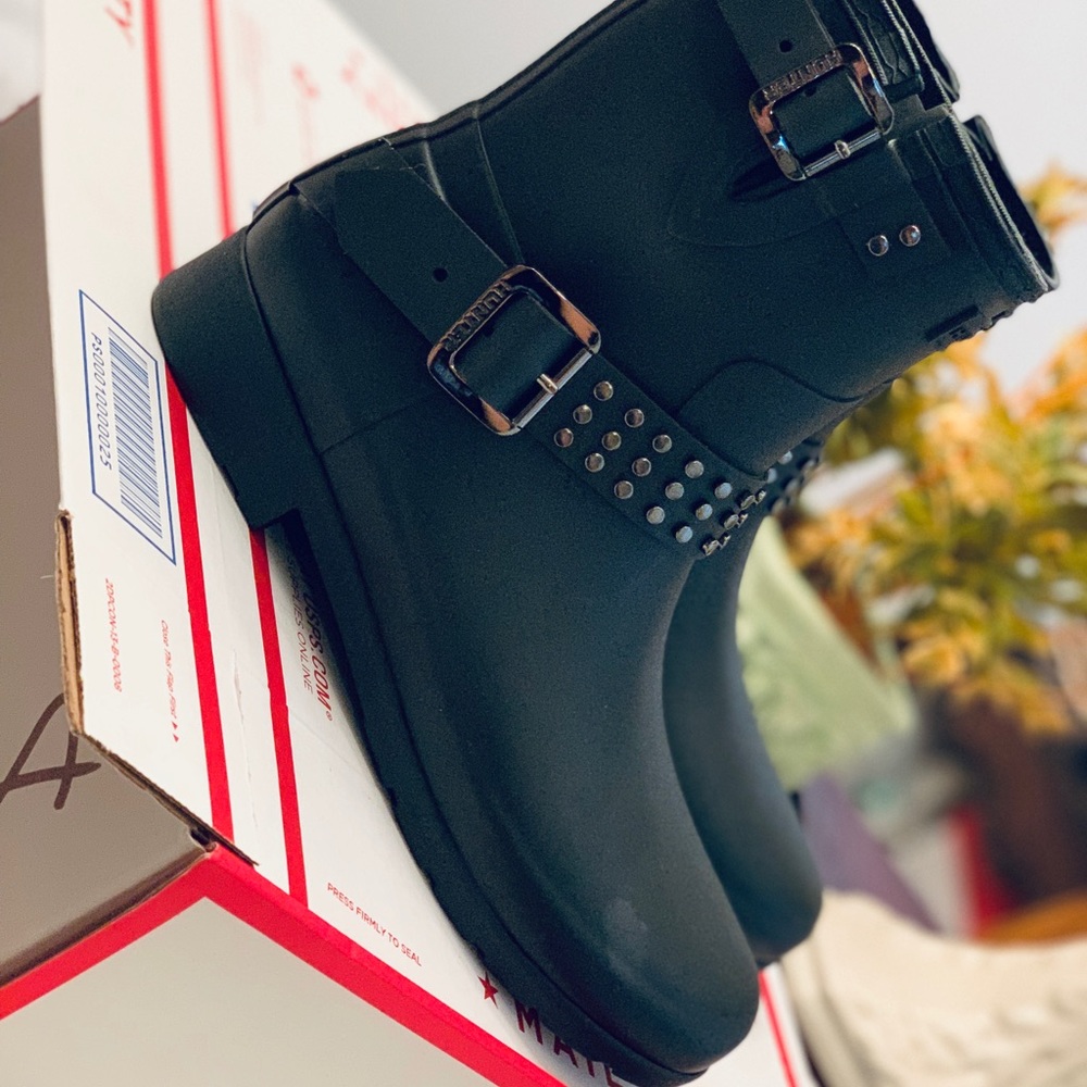 NEW HUNTER RAIN BOOTS Size 8